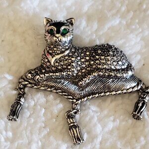 VTG Avon Silver toned Cat on Pillow Marcasite Crystal Eyes Leopard Pin/Brooch